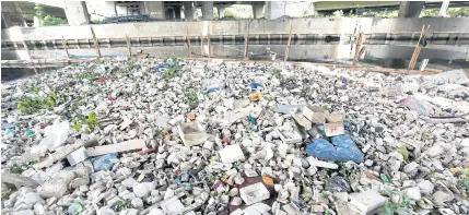  ?? PATTANAPON­G HIRUNARD ?? A mass of rubbish, mostly foam containers and plastic bags, awaits collection at Klong Lat Phrao near Praditmanu­tham Road. Thailand’s waste crisis has drawn internatio­nal attention.