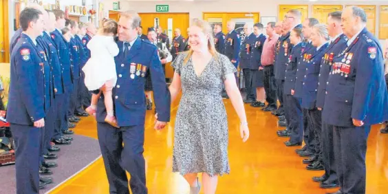  ?? ?? Firefighte­rs form a guard of honour for Gold Star recipient Glenn Anderson, his wife Christie and daughter Charlotte.