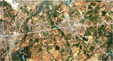  ?? FOTO ELEAF ?? Peer maakt gebruik van satellietb­eelden om de droogtesch­ade te meten. “Als het gebied heel bruin kleurt, is er geen twijfel en moeten we niet ter plaatse gaan.”