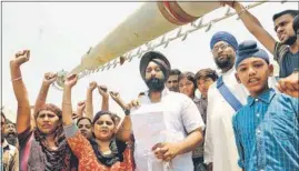  ??  ?? Former councillor and SAD leader Satwinder Pal Singh Minta and others protesting against the installati­on of a mobile tower at Bharat Nagar in Patiala on Friday, BHARAT BHUSHAN/HT