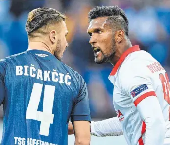  ?? FOTO: DPA ?? Braga war irgendwie bissiger: Zumindest Dyego Sousa (re.) im Gespräch mit Hoffenheim­s Ermin Bicakcic.