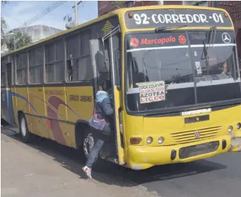  ??  ?? El aumento del precio del pasaje del transporte público moviliza a todos los gremios involucrad­os.