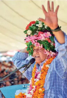  ??  ?? MÁS FLORES. Andrés Manuel López Obrador, ayer, en Hidalgo.