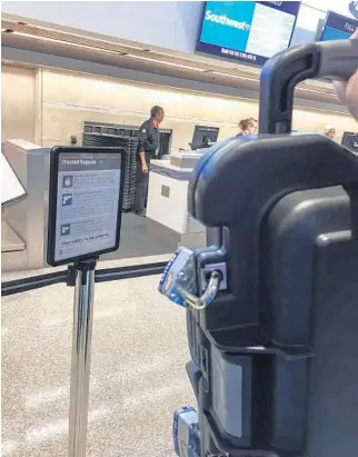  ?? DAVE HYDE/STAFF ?? For the Las Vegas-to-Atlanta flight, our reporter checked only the locked gun case holding the unloaded gun and ammunition, instead of placing the case inside luggage.
