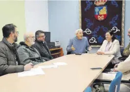  ?? EL PERIÓDICO ?? Reunión de constituci­ón de la nueva junta rectora.