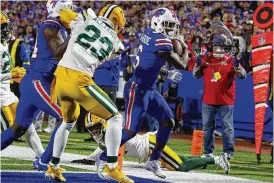  ?? JEFFREY T. BARNES / AP ?? Buffalo Bills wide receiver Isaiah Mckenzie (right) runs into the end zone after taking the handoff on an end-around for a touchdown Sunday night against the Green Bay Packers in Orchard Park, New York.