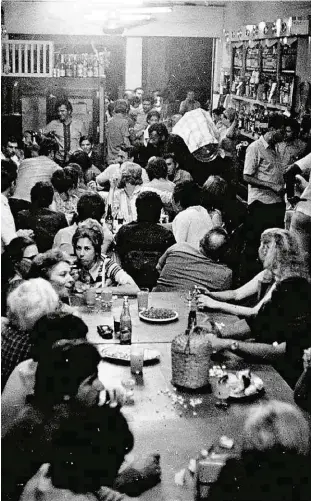  ?? Ozualdo Candeias/reprodução ?? Foto sem data do início dos anos 1970 retrata o interior do bar Soberano