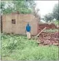  ?? HT PHOTO ?? One of the incomplete houses at Garu in Latehar.