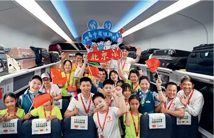  ?? (VCG) ?? Lao students visiting China via ChinaLaos Railway pose for a group photo at Kunming Station in Yunnan Province of southwest China on 25 May