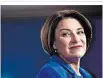  ??  ?? Auch Amy Klobuchar zählt zum Kreis der Favoritinn­en