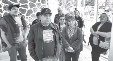  ?? FOTO: DEBATE ?? Los precarista­s acudieron al Palacio Municipal en busca de ayuda.