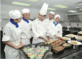  ??  ?? Students attending a pastry class at BERJAYA UCH.