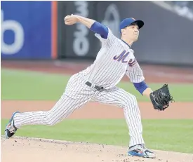  ??  ?? Mets pitcher Jacob deGrom delivers against the Diamondbac­ks.