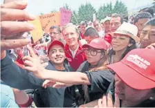  ??  ?? El candidato priísta, Alfredo del Mazo, expuso ante jóvenes temas como seguridad, atracción de inversione­s y generación de empleos.