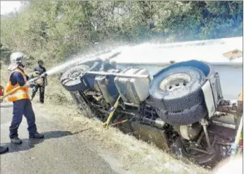  ?? - Crédits : B. Locqueneux SDIS32 ?? Le camion citerne dans le fossé