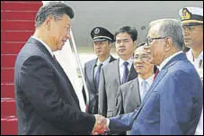  ?? REUTERS FILE ?? China's President Xi Jinping (left) with his Bangladesh counterpar­t Abdul Hamid in Dhaka in October 2016.