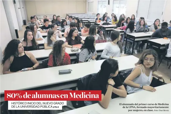  ?? Foto: Unai Beroiz ?? El alumnado del primer curso de Medicina de la UPNA, formado mayoritari­amente por mujeres, en clase.