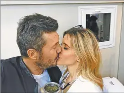  ??  ?? AMOR. Valdes y Tinelli ya llevan varios años en pareja.