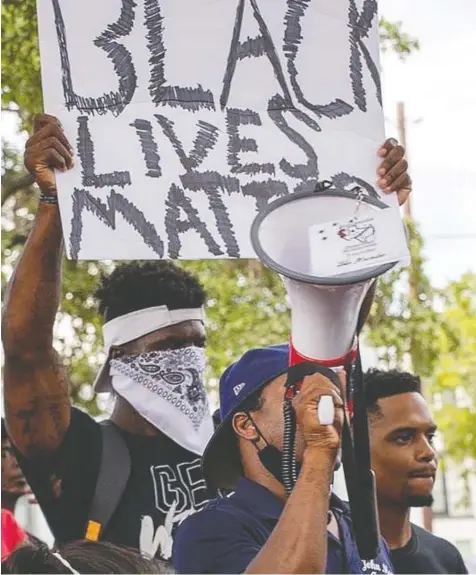  ?? JAMES WILDER JR. ?? Alouettes running-back James Wilder Jr., holds a Black Lives Matter sign during a rally in Houston.