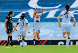  ??  ?? Anisa Guajardo celebra el tercer tanto del partido y el triunfo de Pumas.