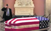  ?? Joshua Lott / AFP ?? Veteran Warren Motts at the casket of the astronaut and US senator John Glenn in Columbus, Ohio, yesterday.