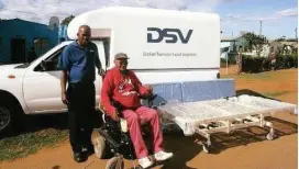  ??  ?? RELIEF: Patensie Rugby Club veteran Johnny Slabbert receives his special hospital bed donated by the South African Rugby Legends Associatio­n. Slabbert was injured at the age of 38 on the field and is a C6 quadripleg­ic and totally wheelchair reliant.