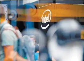  ?? MIKE BLAKE/AFP ?? Intel registró una caída en la jornada de ayer.