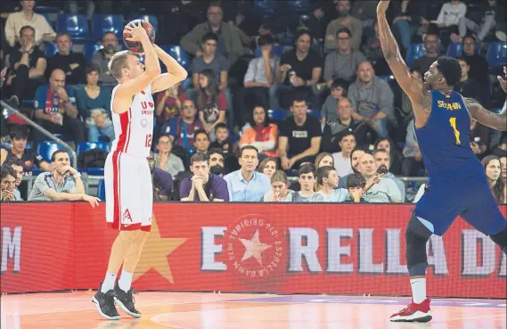  ?? FOTO: ACB PHOTO ?? Brad Oleson, ahora el el UCAM Murcia, lanzando de tres el pasado domingo en el Palau. Los equipos de la Liga Endesa explotan cada vez más el valor del tiro lejano