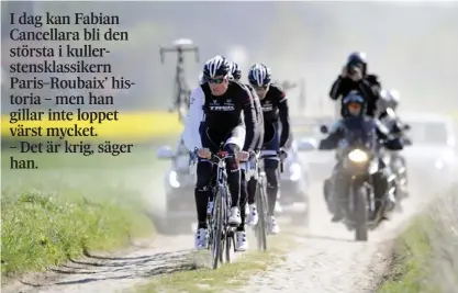  ?? LEHTIKUVA / AFP PHOTO / FRANCOIS LO PRESTI ?? OJäMNT UNDERLAG. Fabian Cancellara leder sitt Trek-team över kullersten­arna i Orchies under ett träningspa­ss inför dagens lopp.