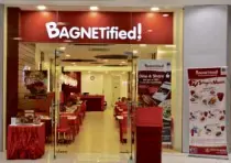  ??  ?? Bagnetifie­d at SMCity Baliwag offers pork specialtie­s that will fill you with happiness and make you fall in love with Filipino food all over again.