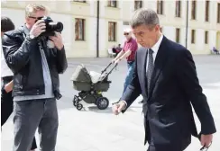  ?? Foto: AFP/Michal Cizek ?? Babis unter Beobachtun­g