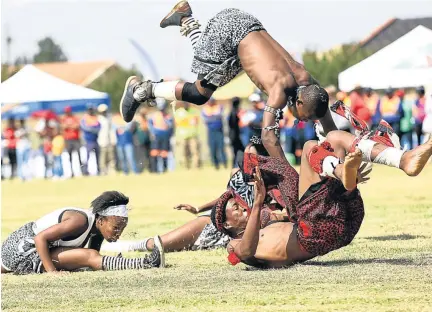  ?? / MASI LOSI ?? Members of the Ubuhle Besintu Cultural Group perform in Carltonvil­le. It is vital for South Africans to dialogue about the importance of Freedom Day, says the writer.