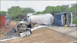  ?? ANI ?? The mangled remains of the car along with gas tanker on the Jalandhar-Nakodar highway on Wednesday.