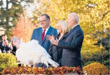  ?? SARAHBETH MANEY/THE NEW YORK TIMES ?? President Joe Biden pardons a turkey named Peanut Butter on Friday during the 74th National Thanksgivi­ng Turkey Presentati­on at the White House in Washington. Also attending are Phil Seger, chairman of the National Turkey Federation, left, and Andrea Welp, a turkey grower from Indiana.