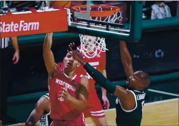  ?? AL GOLDIS — THE ASSOCIATED PRESS ?? Wisconsin’s Jonathan Davis works inside for a basket against Michigan State’s Joshua Langford on Friday.