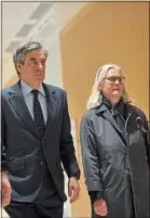  ??  ?? L’ex-Premier ministre et son épouse au tribunal judiciaire de Paris.