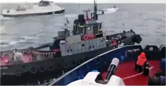  ??  ?? Clash: A Russian ship rams a Ukrainian tug boat yesterday before apparently seizing it along with two artillery vessels