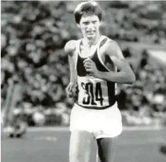  ?? Foto: dpa ?? Gauder passiert 1980 bei den Olympische­n Spielen von Moskau als Sieger des 50-km-Gehens die Ziellinie.