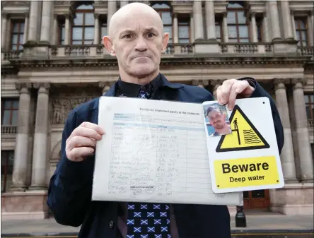  ??  ?? Duncan Spiers delivered a petition to Glasgow City Council