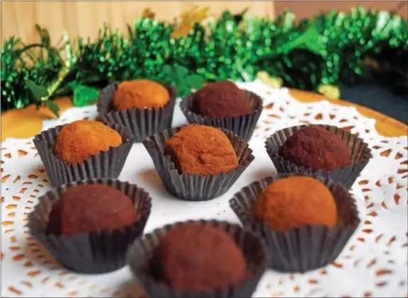  ?? PHOTO BY EMILY RYAN ?? At Bridge Street Chocolates in Phoenixvil­le, choose from traditiona­l or “extra-dirty Irish potatoes,” rolled in cinnamon and cocoa.