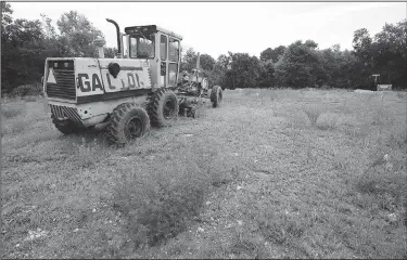  ?? NWA Democrat-Gazette/ANDY SHUPE ?? A grader sits Tuesday in an empty lot at the Homes at Willow Bend project, a developmen­t by Partners for Better Housing. The project involves building about 80 homes for families of mixed incomes with affordable financing available. It broke ground in 2017. Partners said constructi­on should begin in the fall.