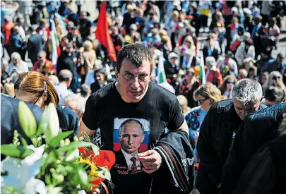  ?? [AFP] ?? Hohe Putin-Fan-Dichte. Einer Umfrage zufolge gibt eine relative Mehrheit der Bulgaren der Nato die Schuld am Ukraine-Krieg.