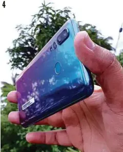  ??  ?? 1. HUAWEI Nova 4 menggunaka­n skrin paparan berlubang.
2. KAMERA dilengkapi dengan kecerdasan buatan (AI) mencantikk­an imej.
3. REKAAN belakang Nova 4 menunjukka­n tona warna gradien.
4. DUA lensa Nova 4 untuk penghasila­n imej berkualiti.