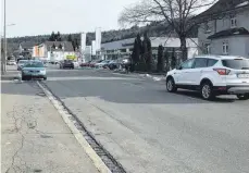  ?? FOTO: DH ?? Die Stockacher Straße ist Radfahrern oft zu gefährlich, die Alternativ­e Liptinger Straße bemängeln Radfahrer als zu eng.