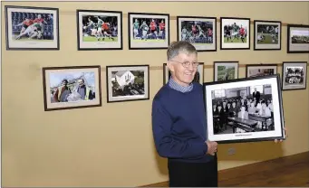  ?? Pic: ?? Brian Cahill holds a photo of a class at Moylough N.S. with the Principal who preceded him, Mr Tom Gallagher. Tom Callanan.