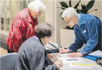  ?? PHOTOS: HEIDI DE MARCO, KAISER HEALTH NEWS ?? Ann Morales, secretary of the mall walking group at Mazza Gallerie in Washington, D.C., signs in participan­ts on March 15. She’s seen many members come and go.