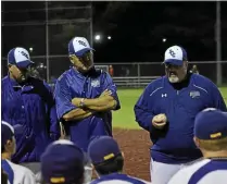  ?? DJ EBERLE - DEBERLE@DIGITALFIR­STMEDIA.COM ?? Saratoga Catholic head baseball coach Phonsey Lambert speaks to his team after a 13-0 win over Warrensbur­g on senior night in 2016.