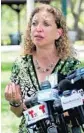  ?? SUSAN STOCKER/STAFF PHOTO ?? U.S. Rep. Debbie Wasserman Schultz speaks after touring Whispering Pines.