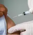  ?? Foto: dpa ?? Die Politik ruft dazu auf, sich gegen Grippe impfen zu lassen.
