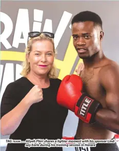  ?? ?? TAG . . . Aliyah Phiri shares a lighter moment with his sponsor Lindsay
TEAM Earle during his training session in Harare